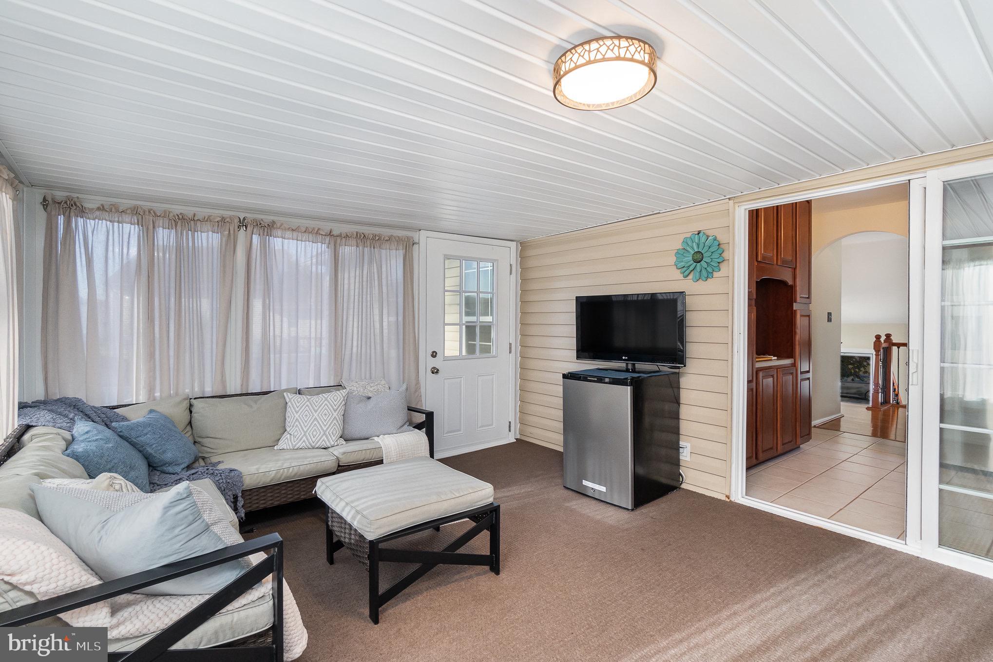 7105 Olivia Road Middle River, MD 21220 - Photo 11 of 31 3 season room