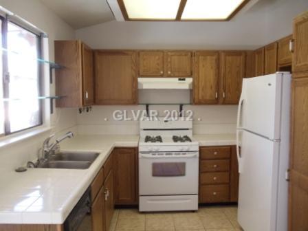 377 Rushing Creek Court Henderson, NV 89014 - Photo 3 of 25 Kitchen.