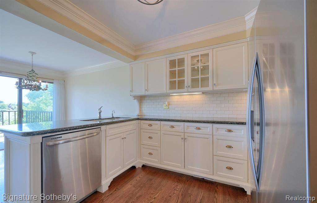 1875 Pine Ridge Lane Bloomfield Hills, MI 48302 - Photo 13 of 40