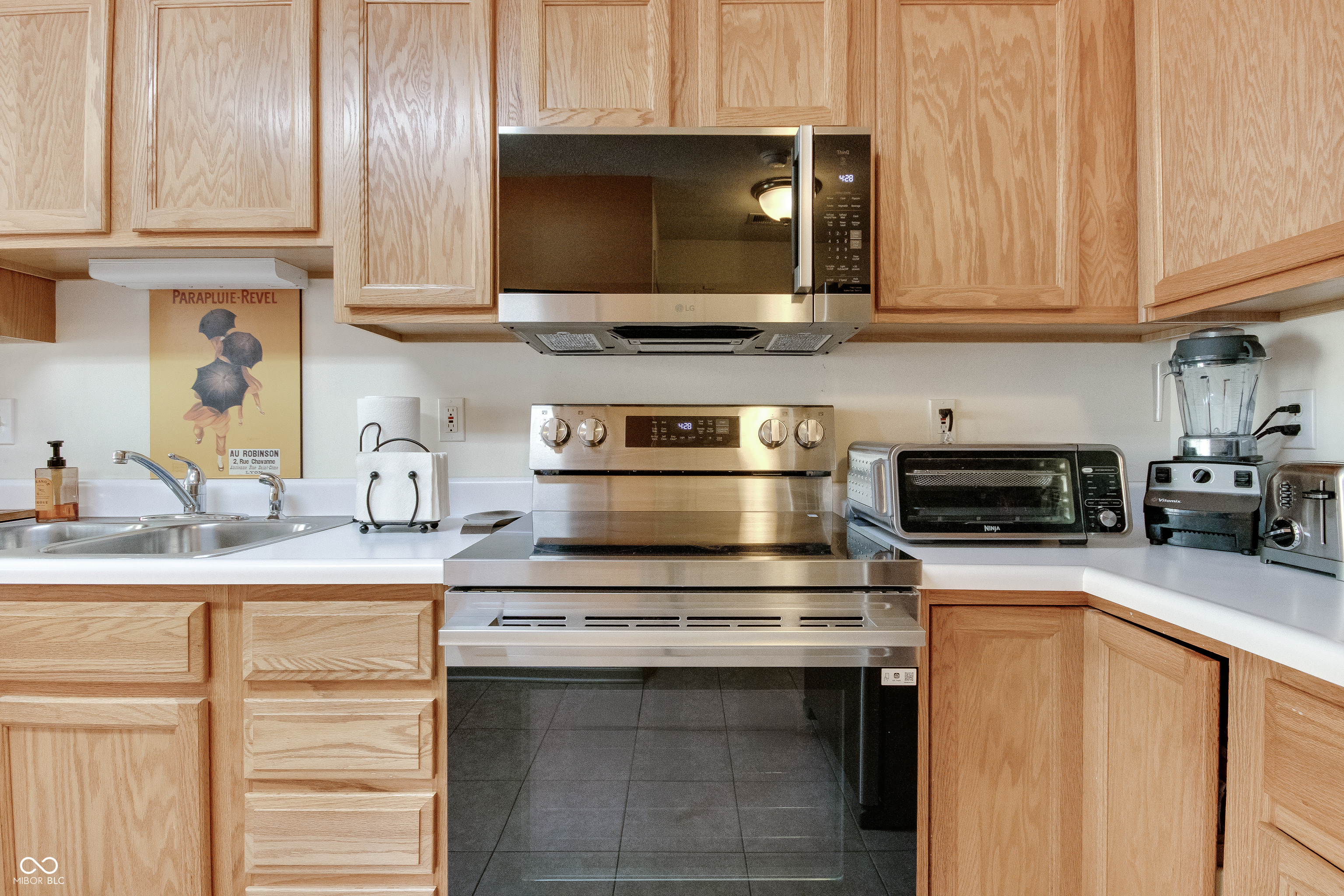 8532 Enclave Boulevard Fishers, IN 46038 - Photo 21 of 33