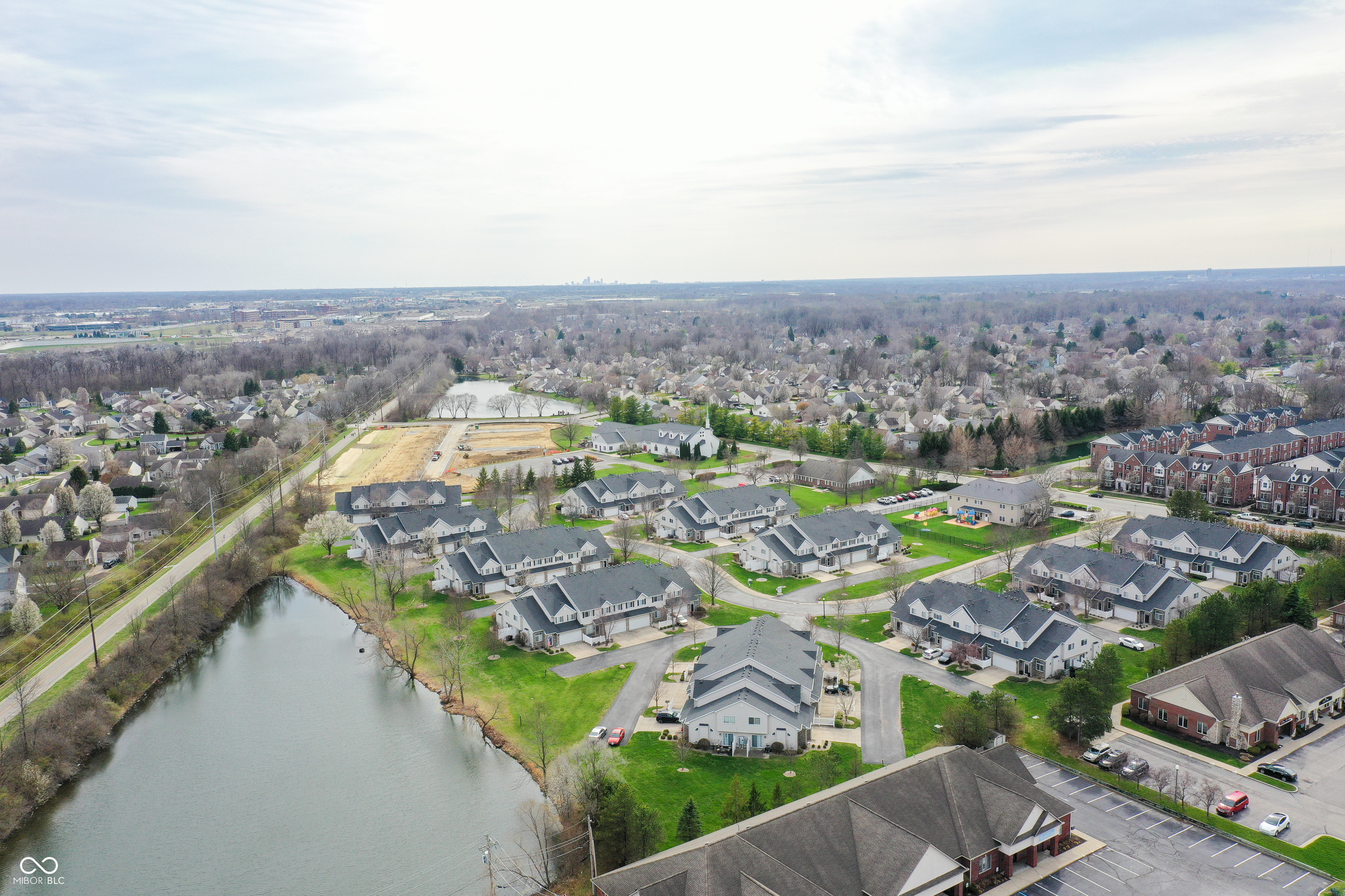 8532 Enclave Boulevard Fishers, IN 46038 - Photo 5 of 33