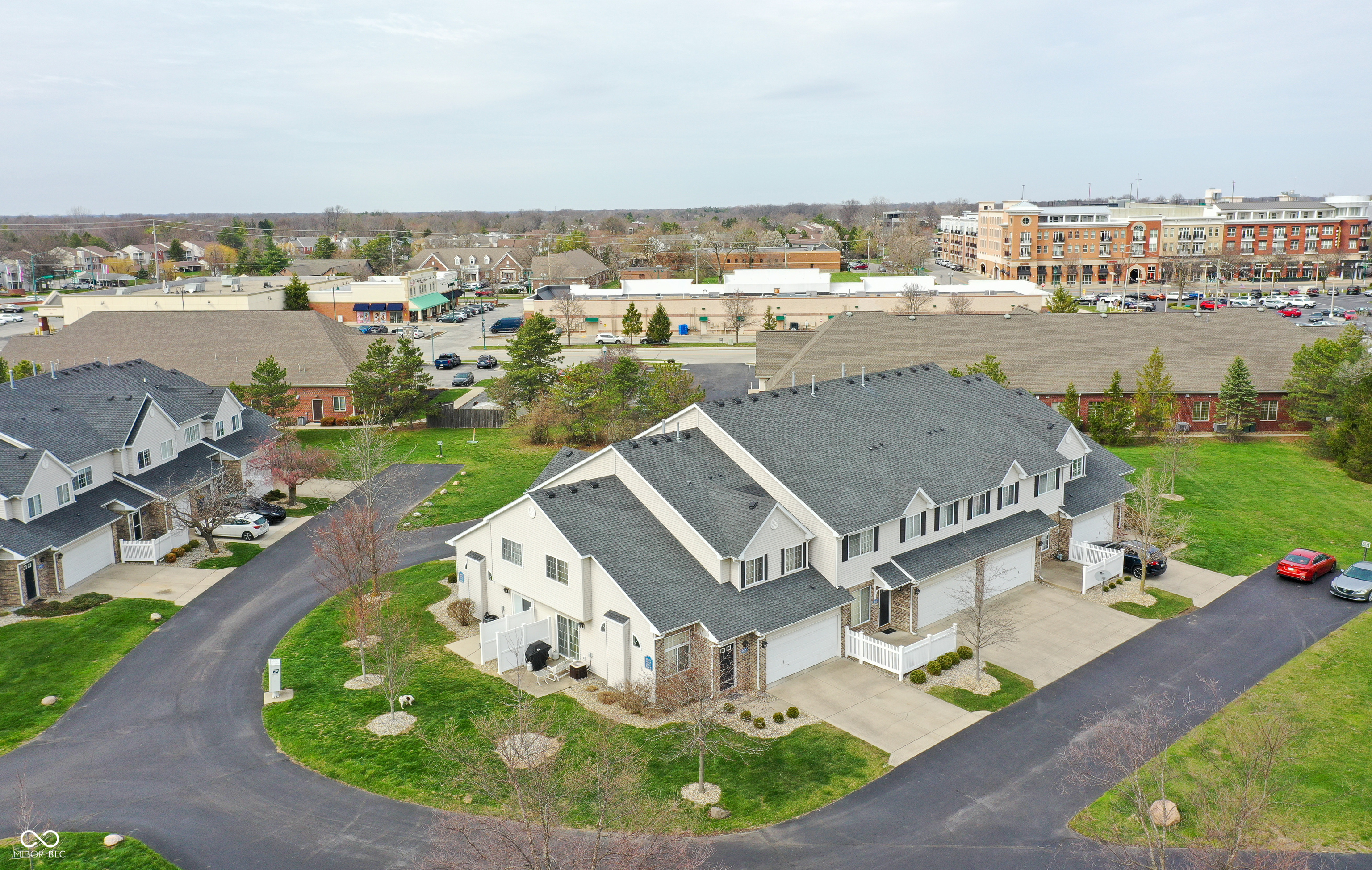 8532 Enclave Boulevard Fishers, IN 46038 - Photo 6 of 33
