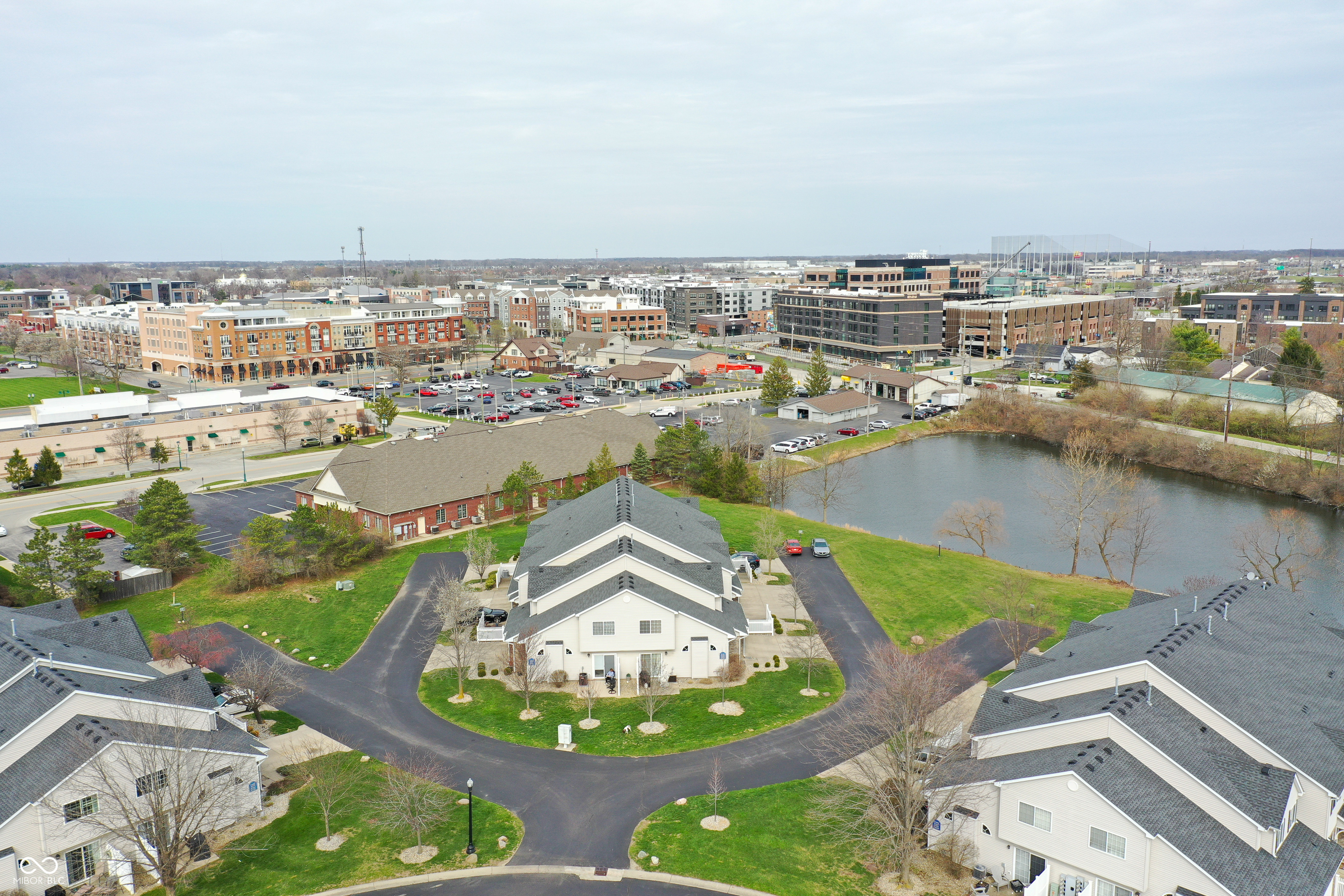 8532 Enclave Boulevard Fishers, IN 46038 - Photo 7 of 33