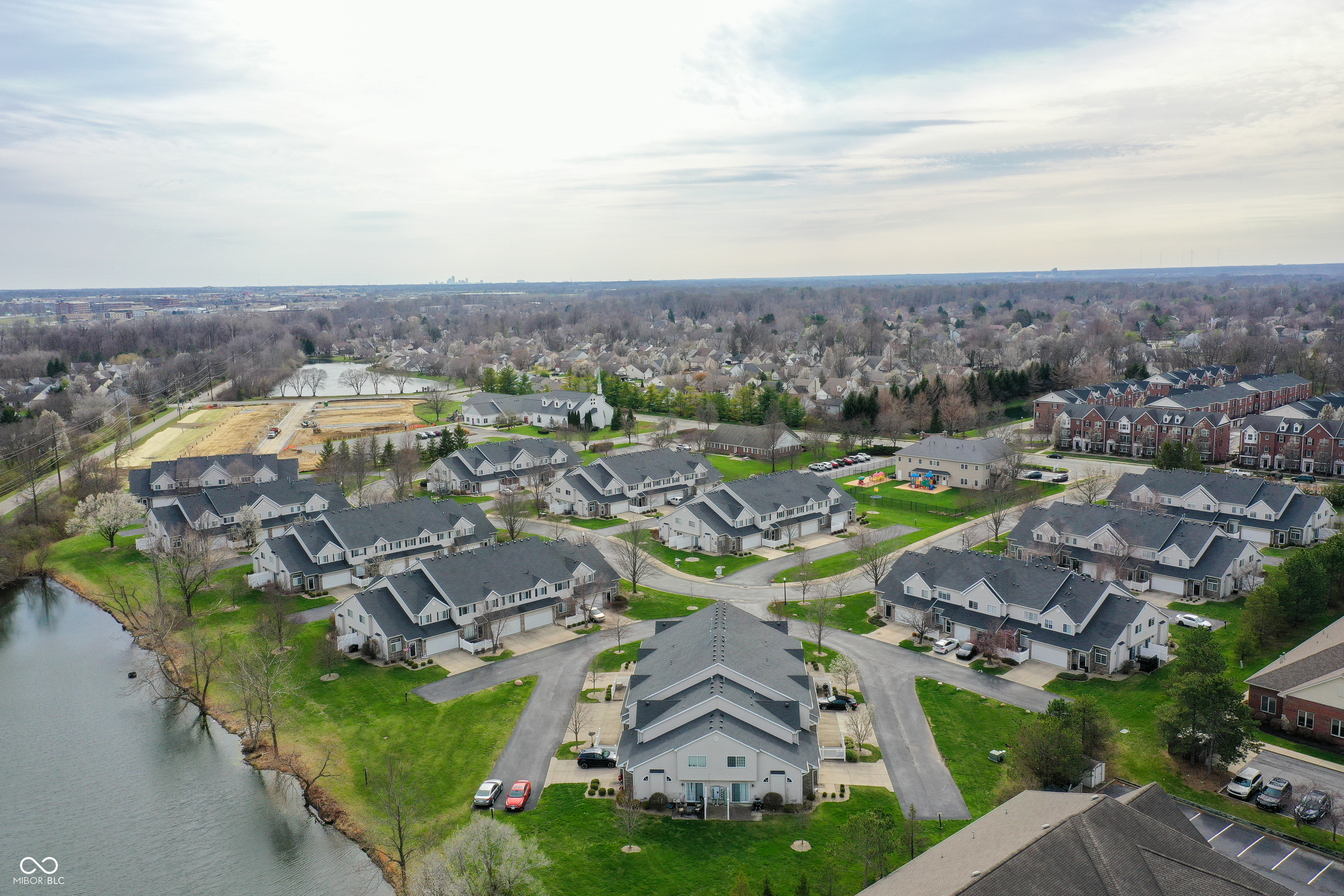 8532 Enclave Boulevard Fishers, IN 46038 - Photo 9 of 33
