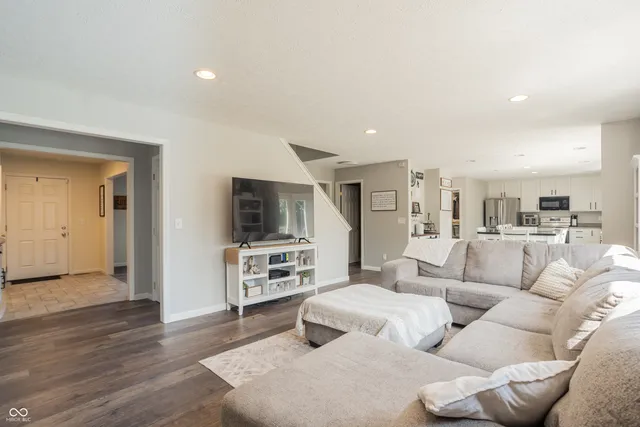 $389,900 | 6933 Knollcrest Way, Pendleton, IN 46064