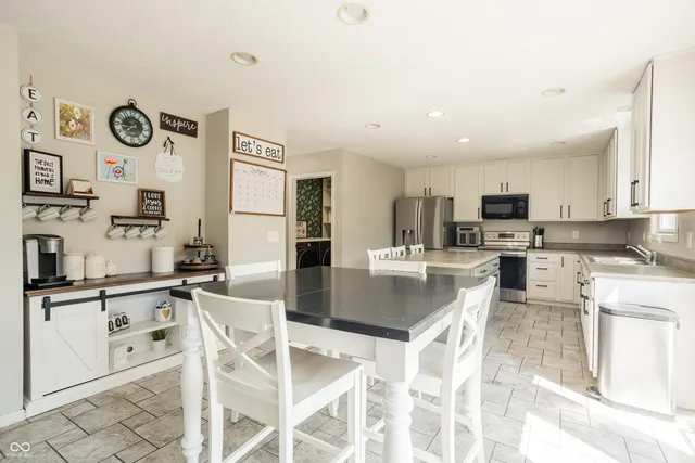 $389,900 | 6933 Knollcrest Way, Pendleton, IN 46064