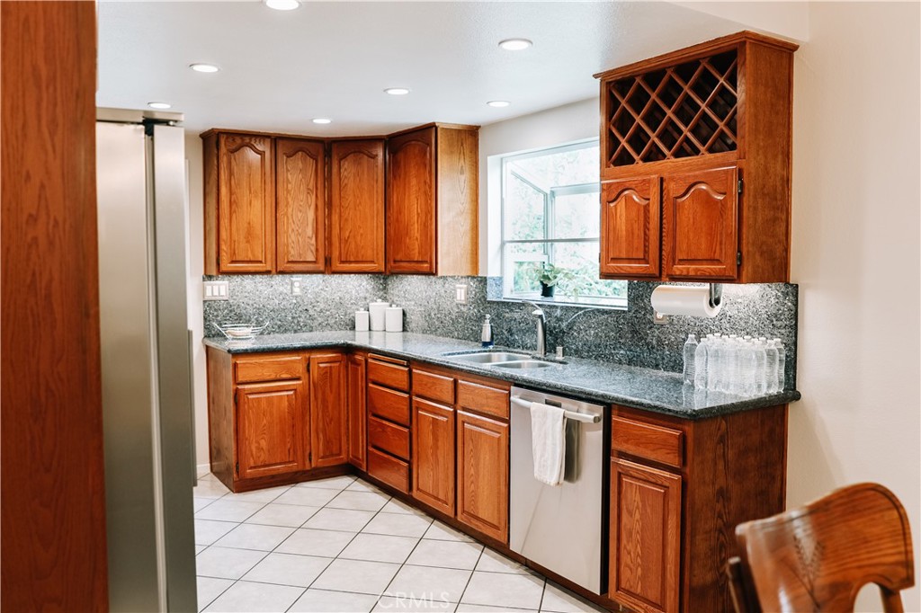 1287 Rodeo Court Upland, CA 91786 - Photo 9 of 47