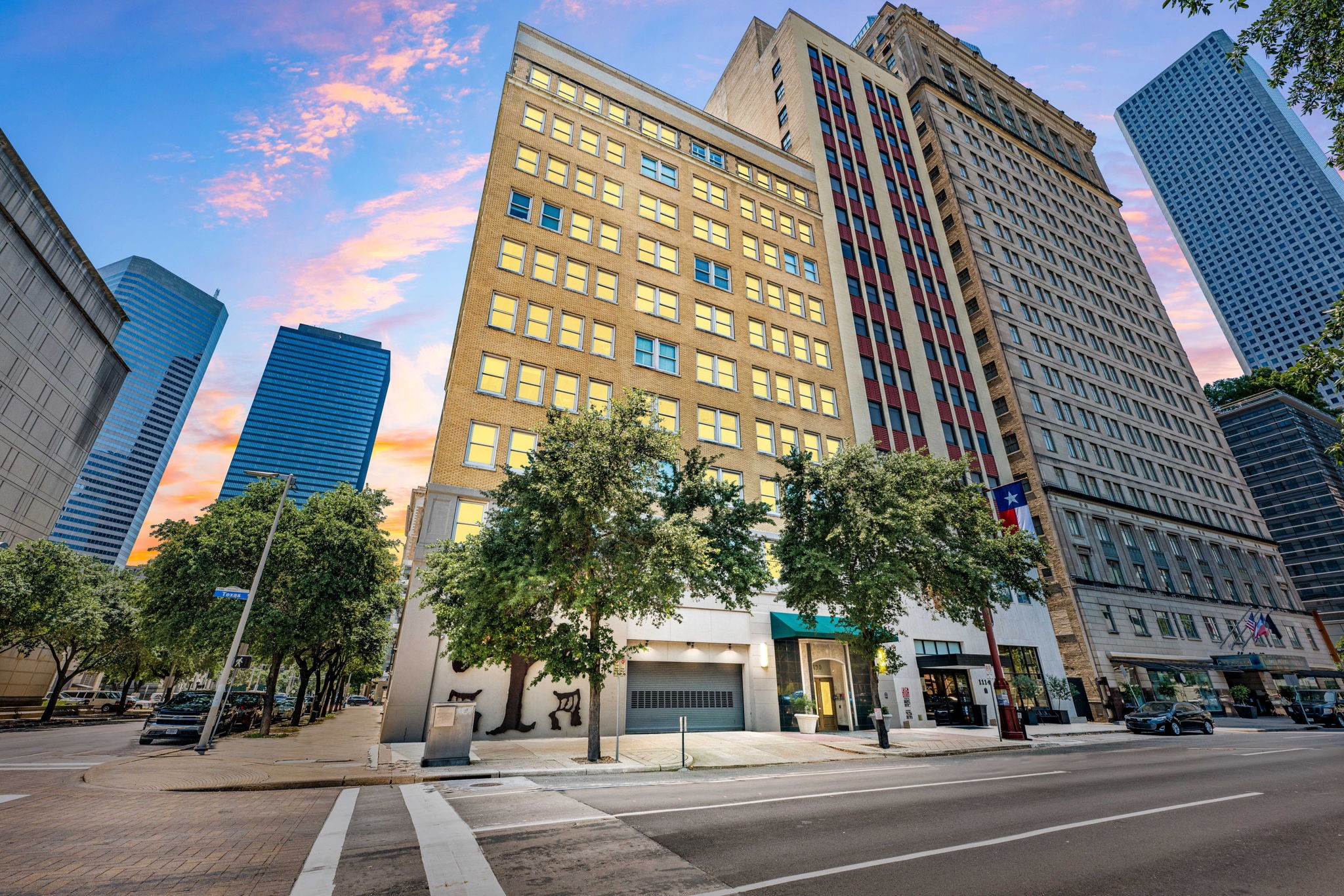 1120 Texas Street, Unit 7D Houston, TX 77002 - Photo 1 of 28 front view of a building