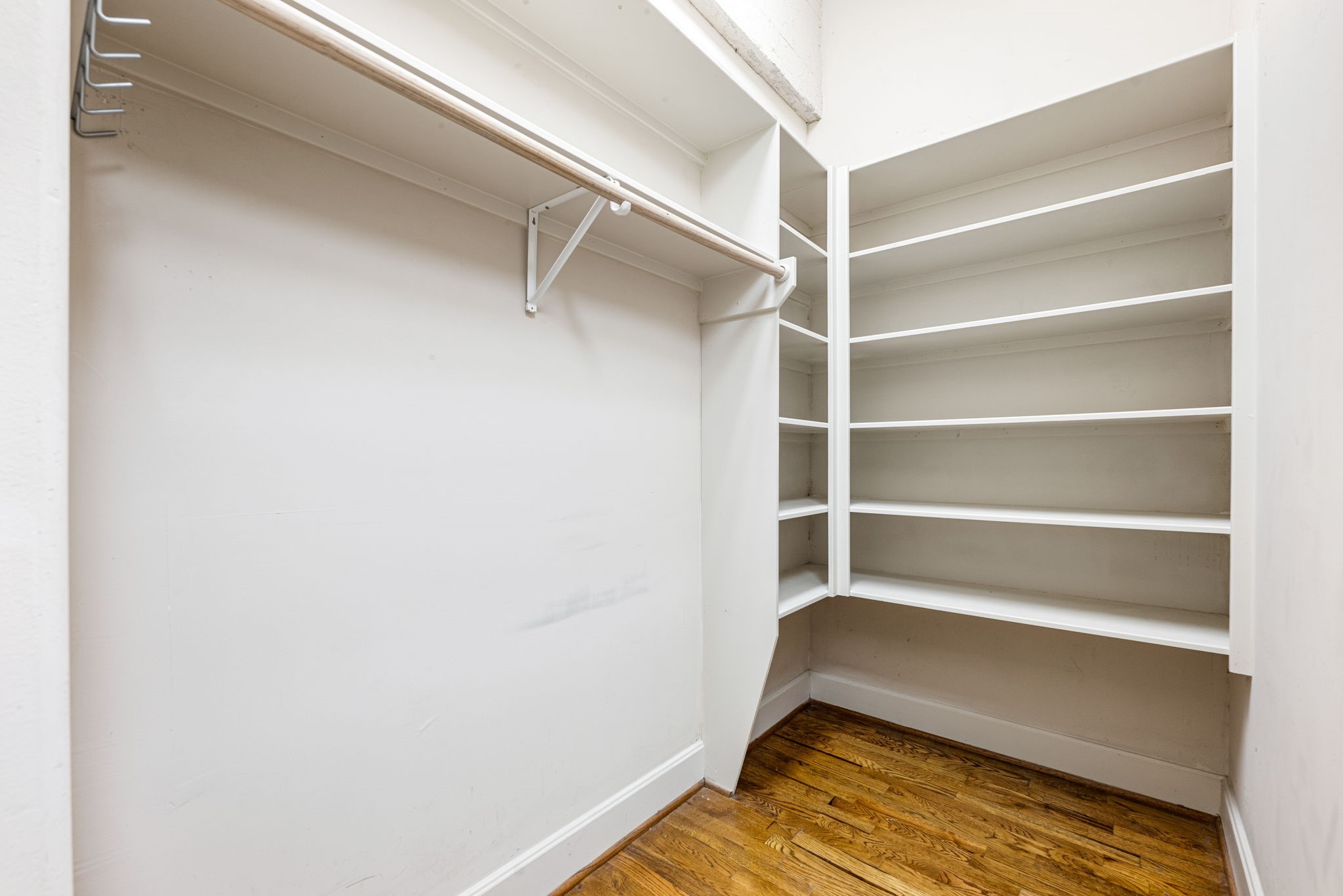1120 Texas Street, Unit 7D Houston, TX 77002 - Photo 20 of 28 a view of walk in closet with empty racks