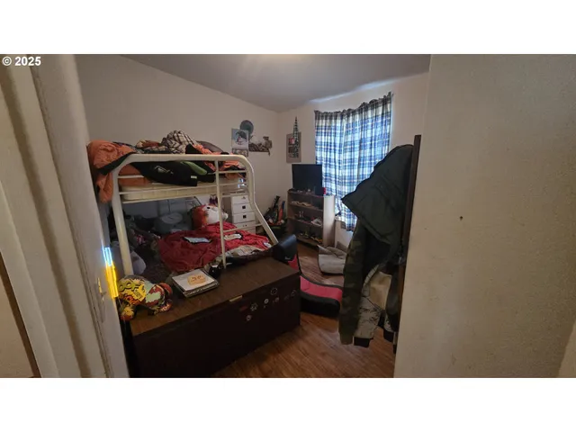 a black and white photo of a living room