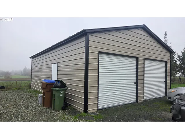 a black and white photo of a backyard