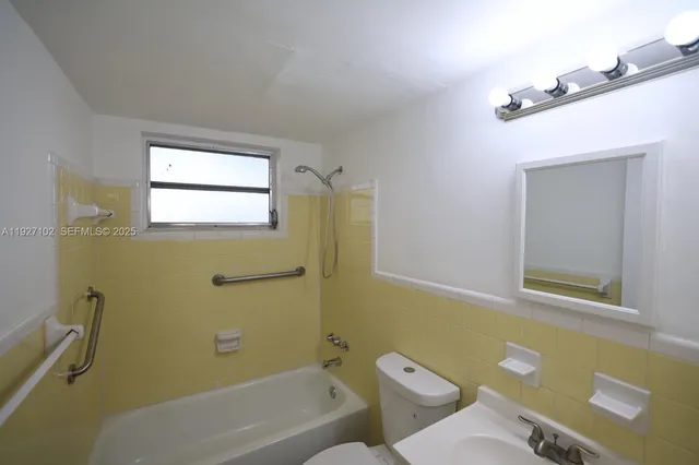 $1,700 | 7130 West 11th Court, Unit 9, Hialeah, FL 33014