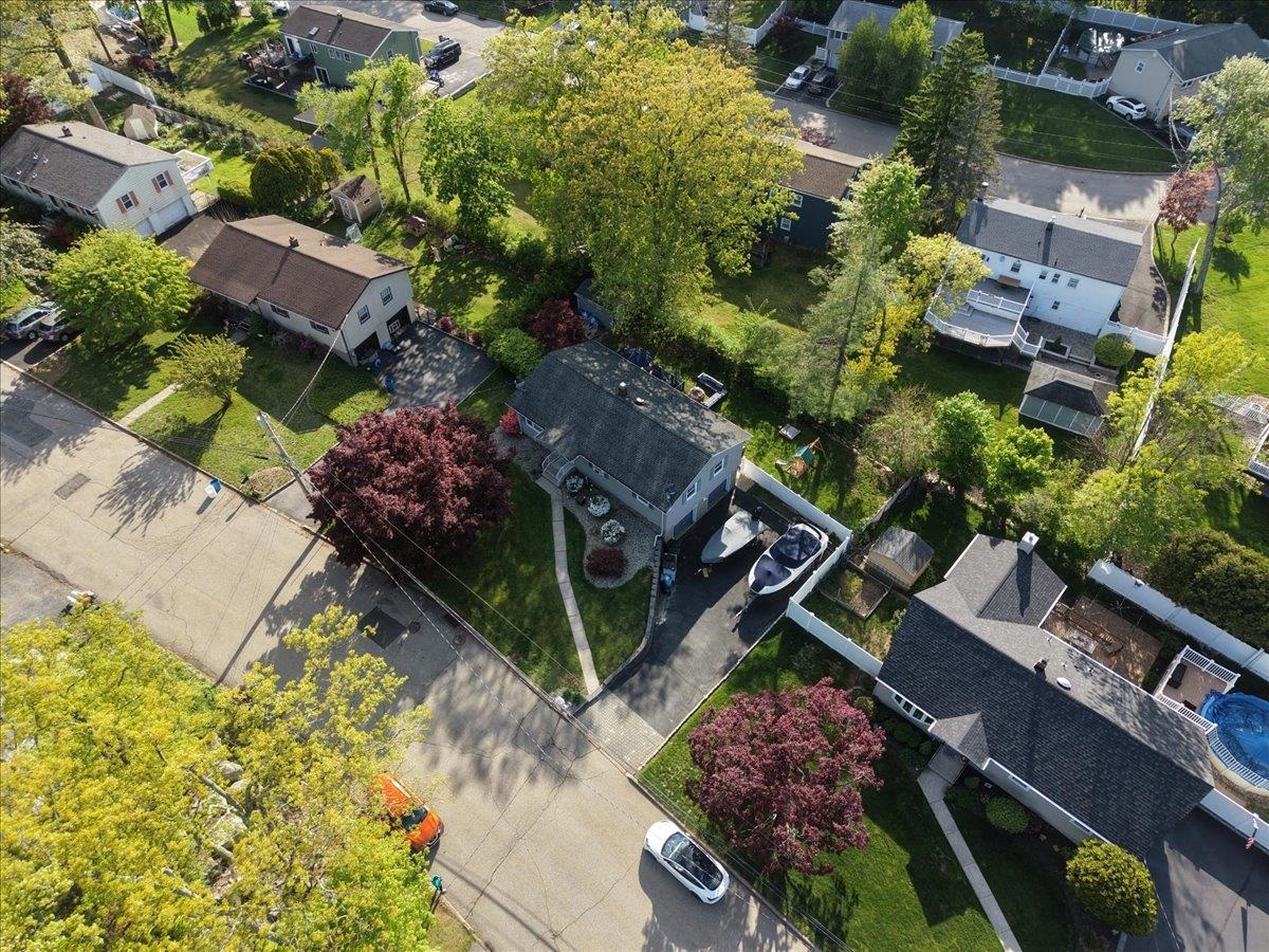 31 Center Street Butler, NJ 07405 - Photo 1 of 50