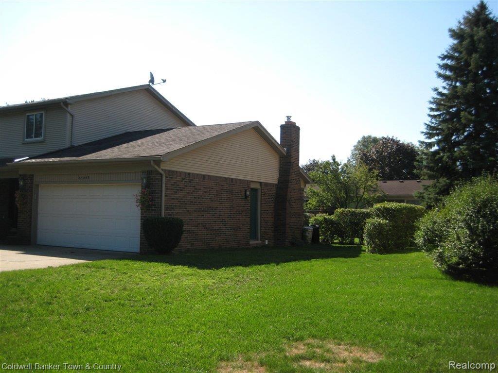 33449 Curtis Road Livonia, MI 48152 - Photo 5 of 21 Extra wide lot