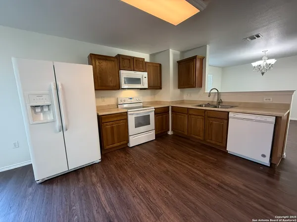 $2,000 | 7712 Copper Hollow, Converse, TX 78109