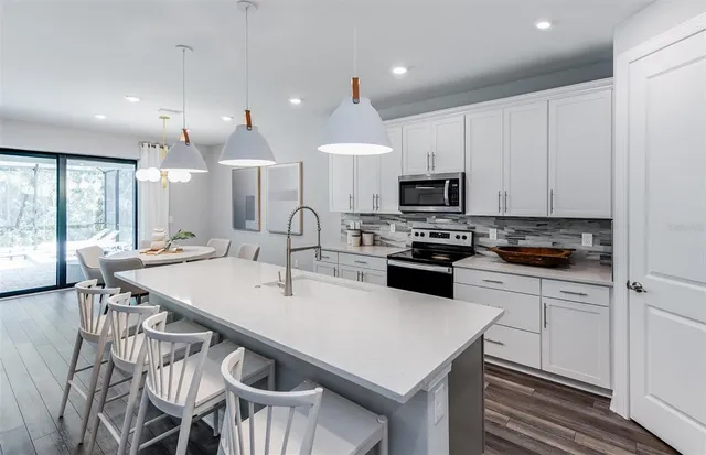 $1,079,300 | 7437 Summer Court, Sarasota, FL 34231