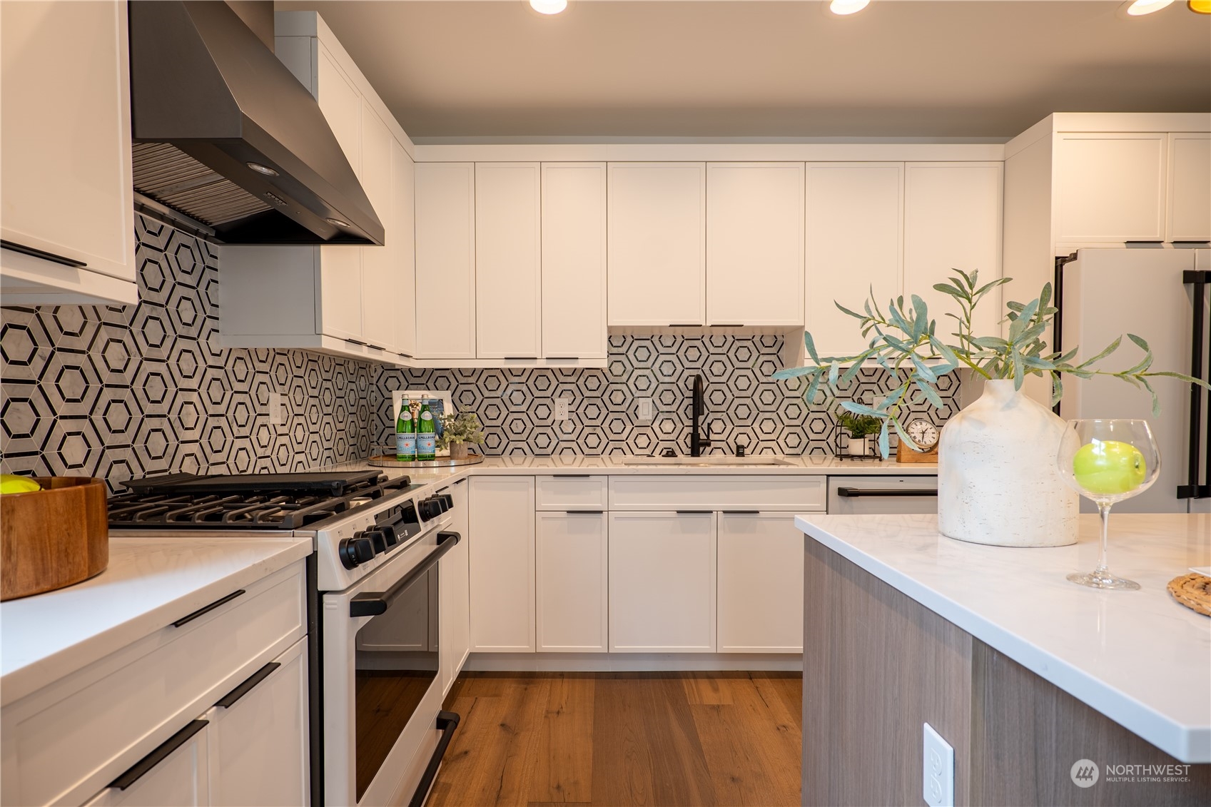 5612 Keystone Place North Seattle, WA 98103 - Photo 8 of 28 Gallery Image 8