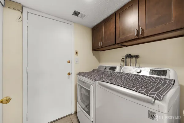 $610,000 | 197 Westgate Drive, Edison, NJ 08820