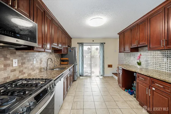 $610,000 | 197 Westgate Drive, Edison, NJ 08820