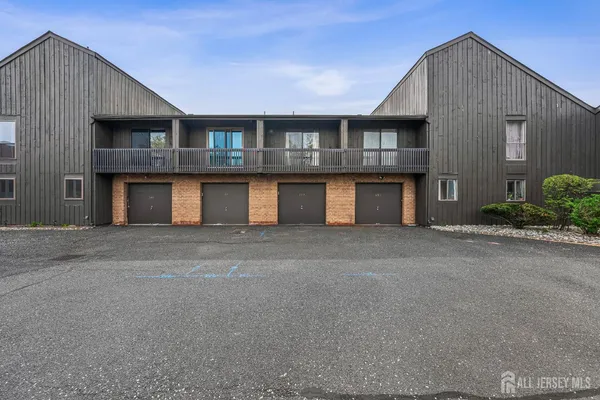 $610,000 | 197 Westgate Drive, Edison, NJ 08820