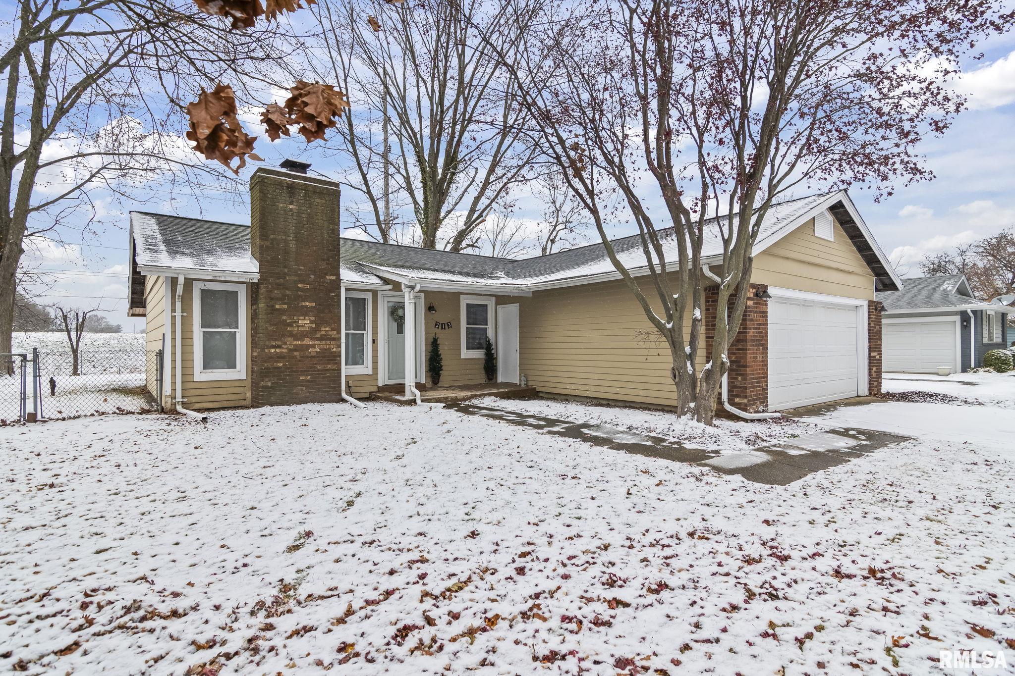 213 Bristol Drive Springfield, IL 62702 - Photo 2 of 30