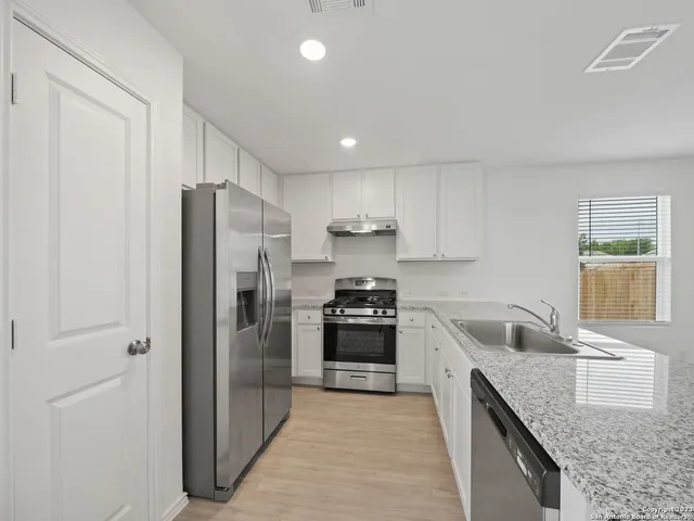 $1,600 | 14722 Brandy Brook, San Antonio, TX 78253