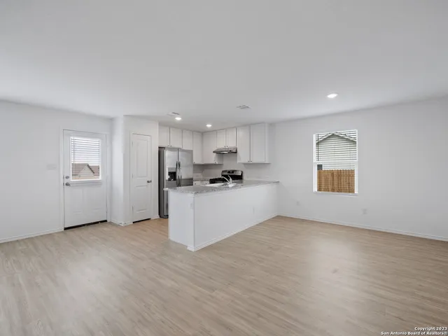 $1,600 | 14722 Brandy Brook, San Antonio, TX 78253