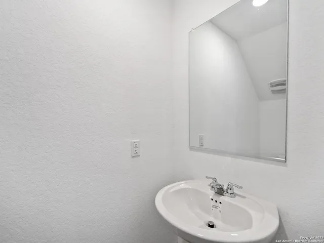 $1,600 | 14722 Brandy Brook, San Antonio, TX 78253