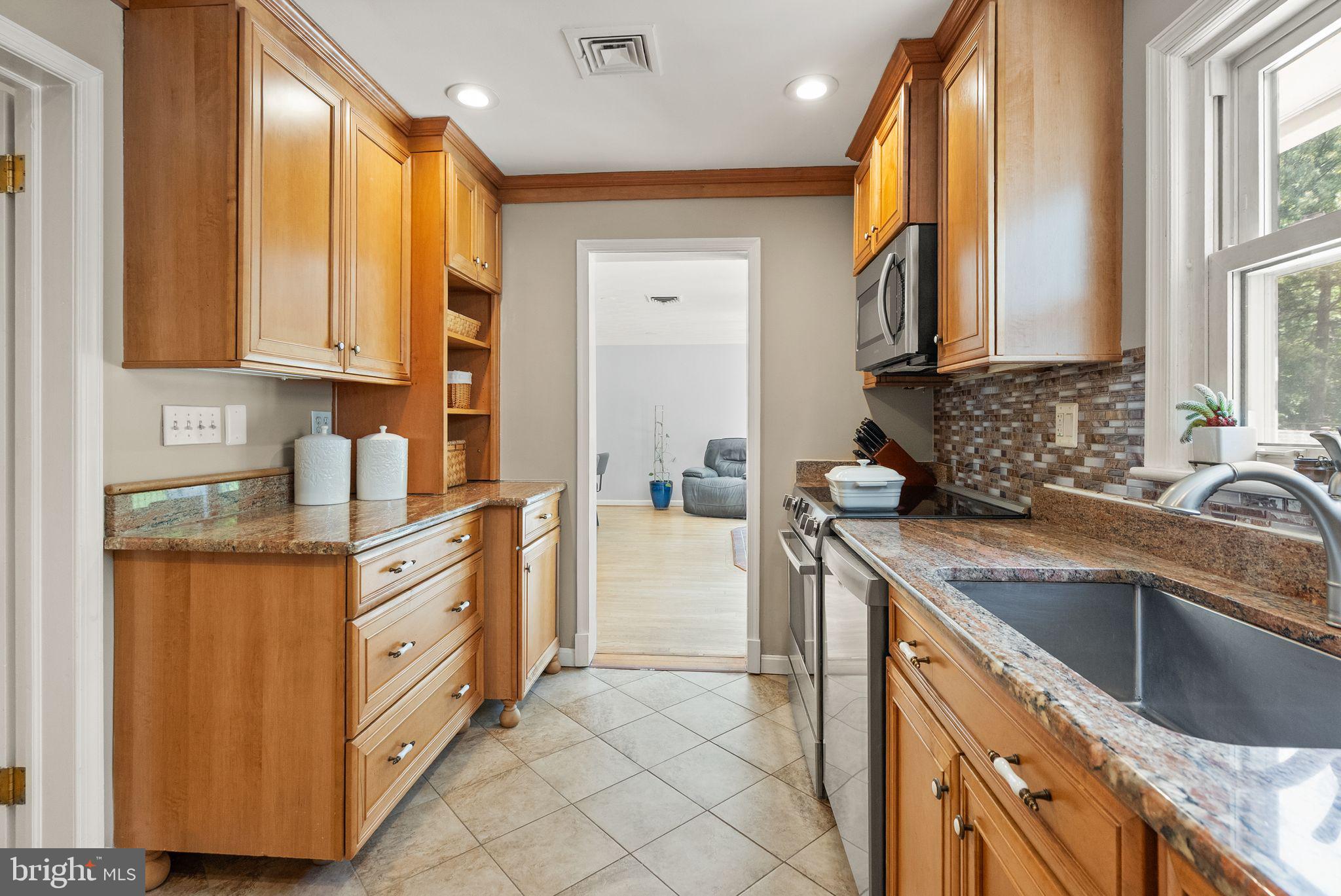 815 Seneca Road Great Falls, VA 22066 - Photo 16 of 61 Kitchen