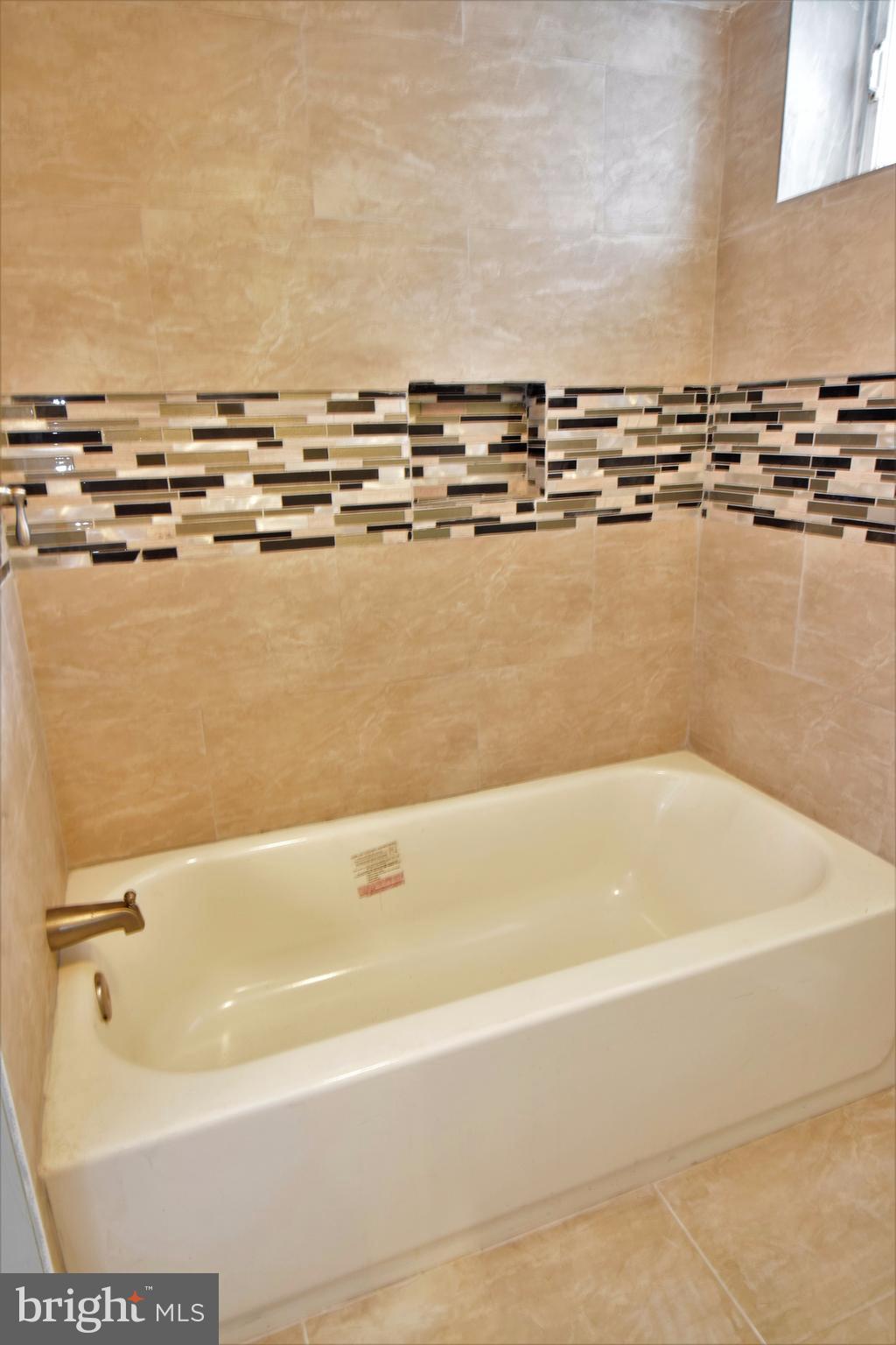 3905 Grantley Road Baltimore, MD 21215 - Photo 17 of 29 Bath