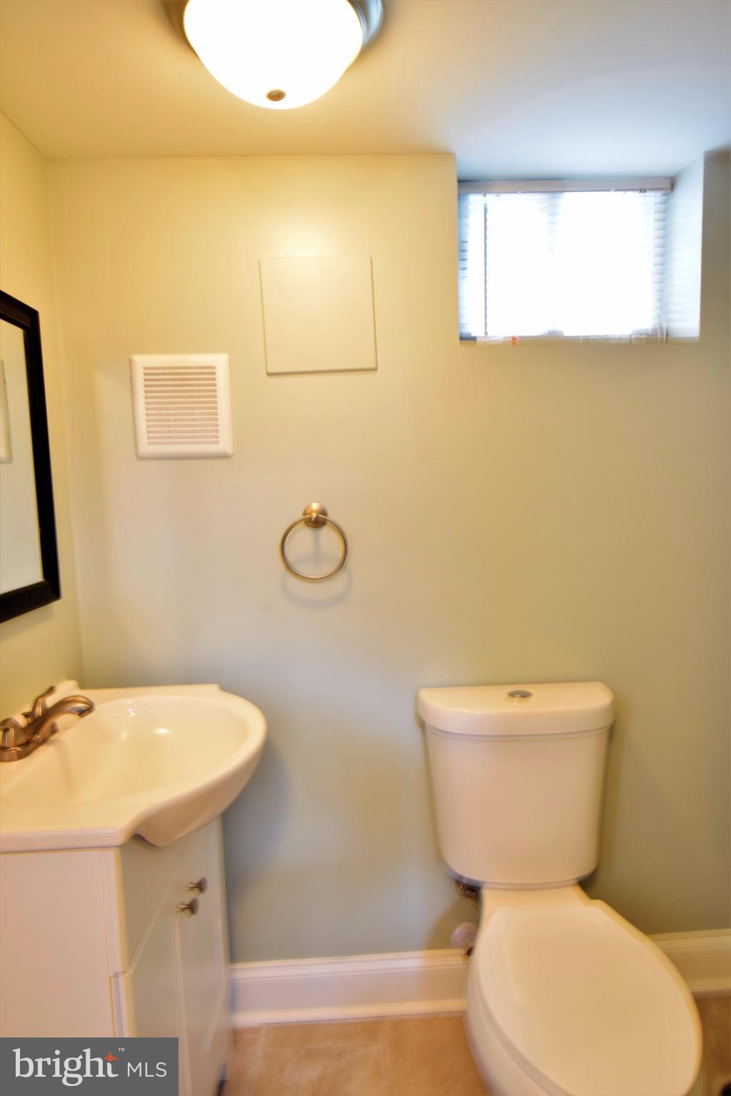 3905 Grantley Road Baltimore, MD 21215 - Photo 18 of 29 Bath