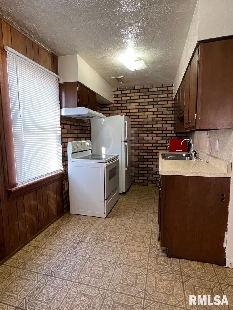 1105 North Albany Street Springfield, IL 62702 - Photo 2 of 8