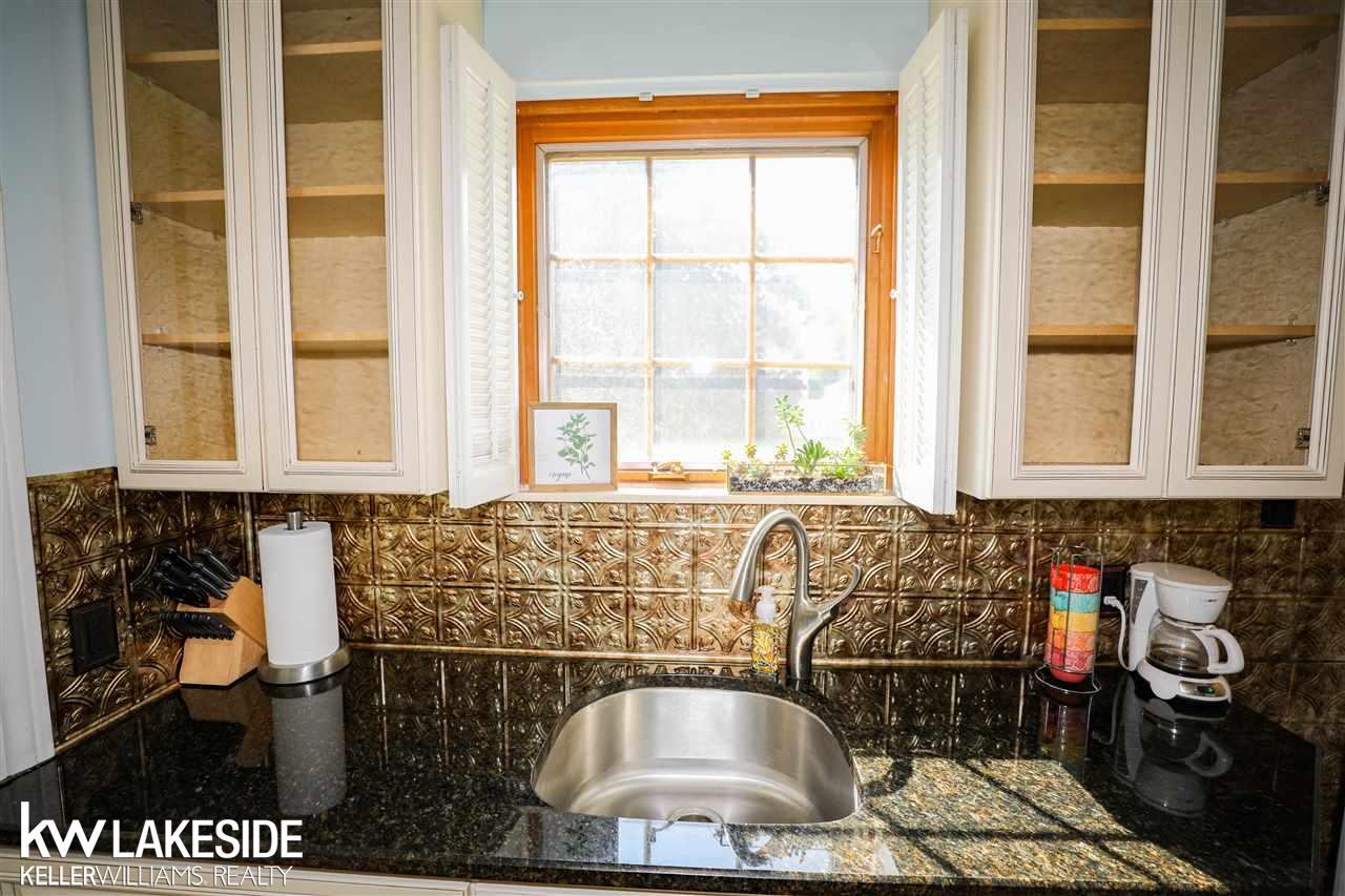 1656 Hampton Road Grosse Pointe, MI 48236 - Photo 12 of 39 31384523-11.JPG