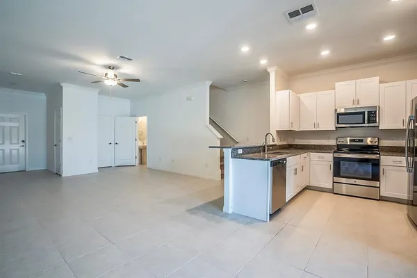 $2,000 | 30766 Veridian Way, Wesley Chapel, FL 33543