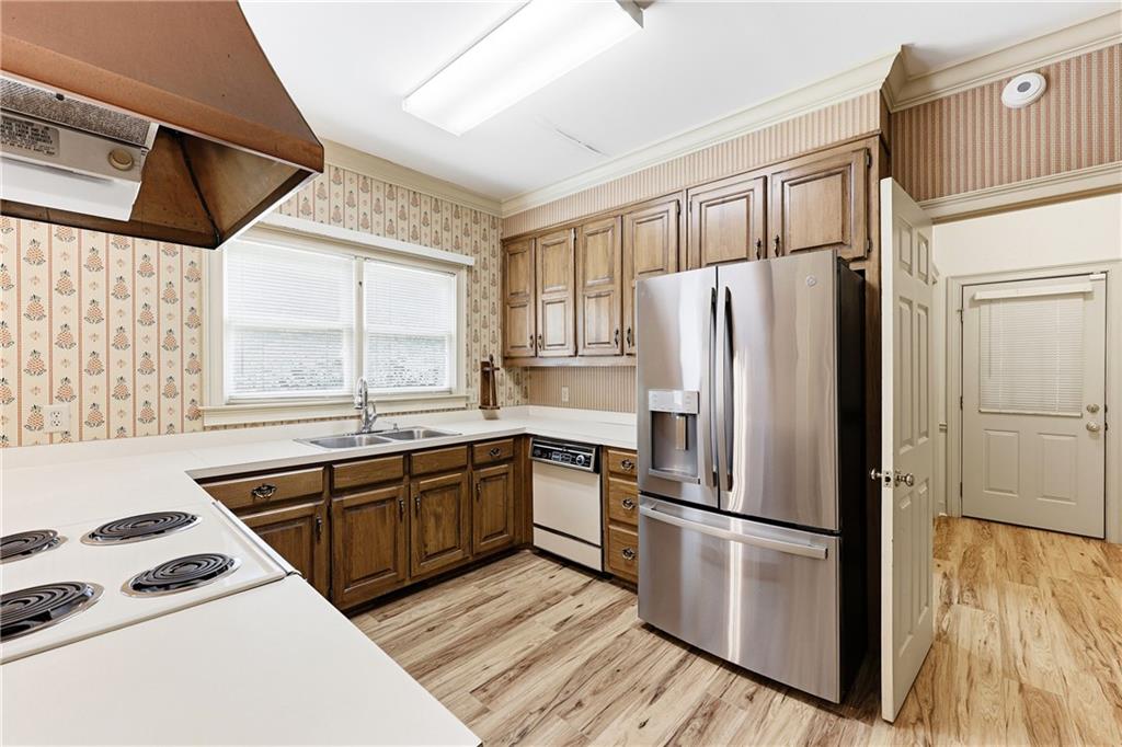 3608 Maple Forge Lane Gainesville, GA 30504 - Photo 15 of 45 a kitchen with stainless steel appliances a stove a sink and a refrigerator