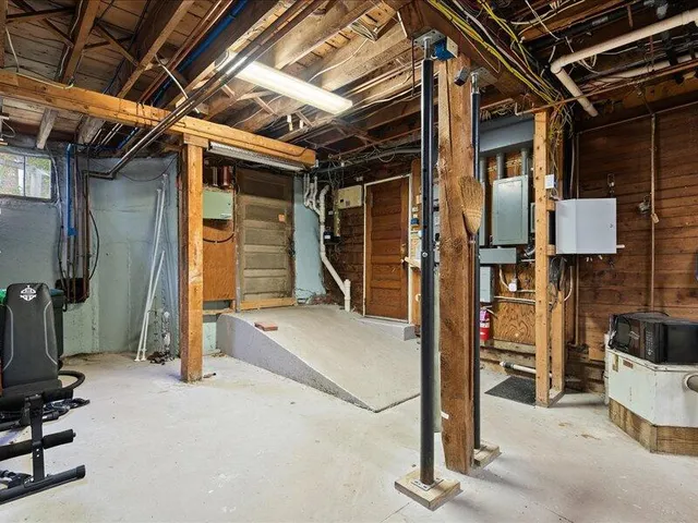 $1,390,000 | 192 Northport Avenue, Belfast, ME 04915