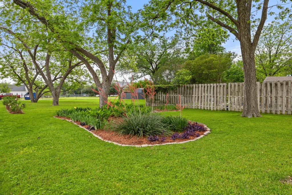 819 Hackberry Street Taylor, TX 76574 - Photo 37 of 40