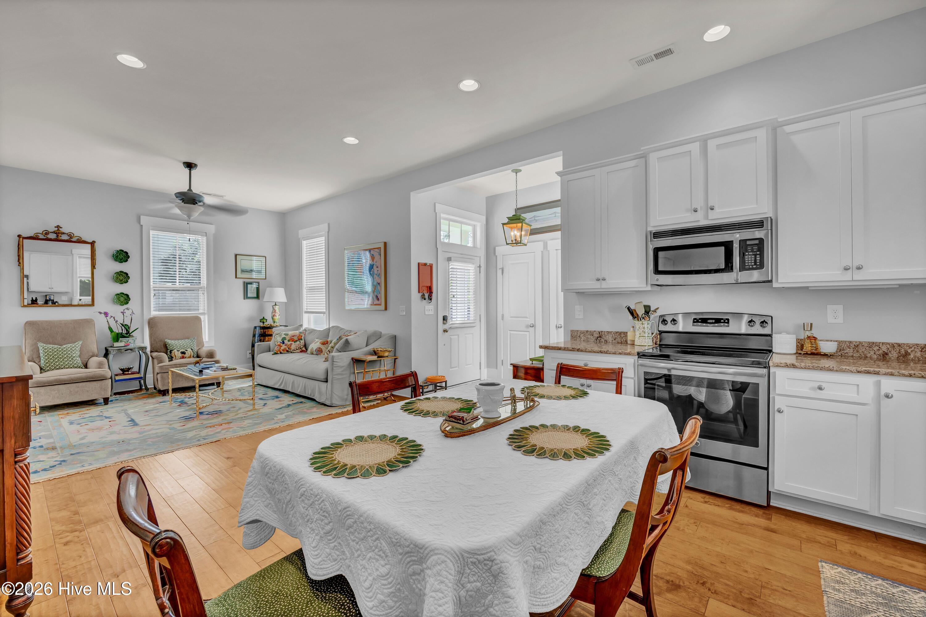 6110 Shinnwood Road Wilmington, NC 28409 - Photo 7 of 36 007_img_2137_17
