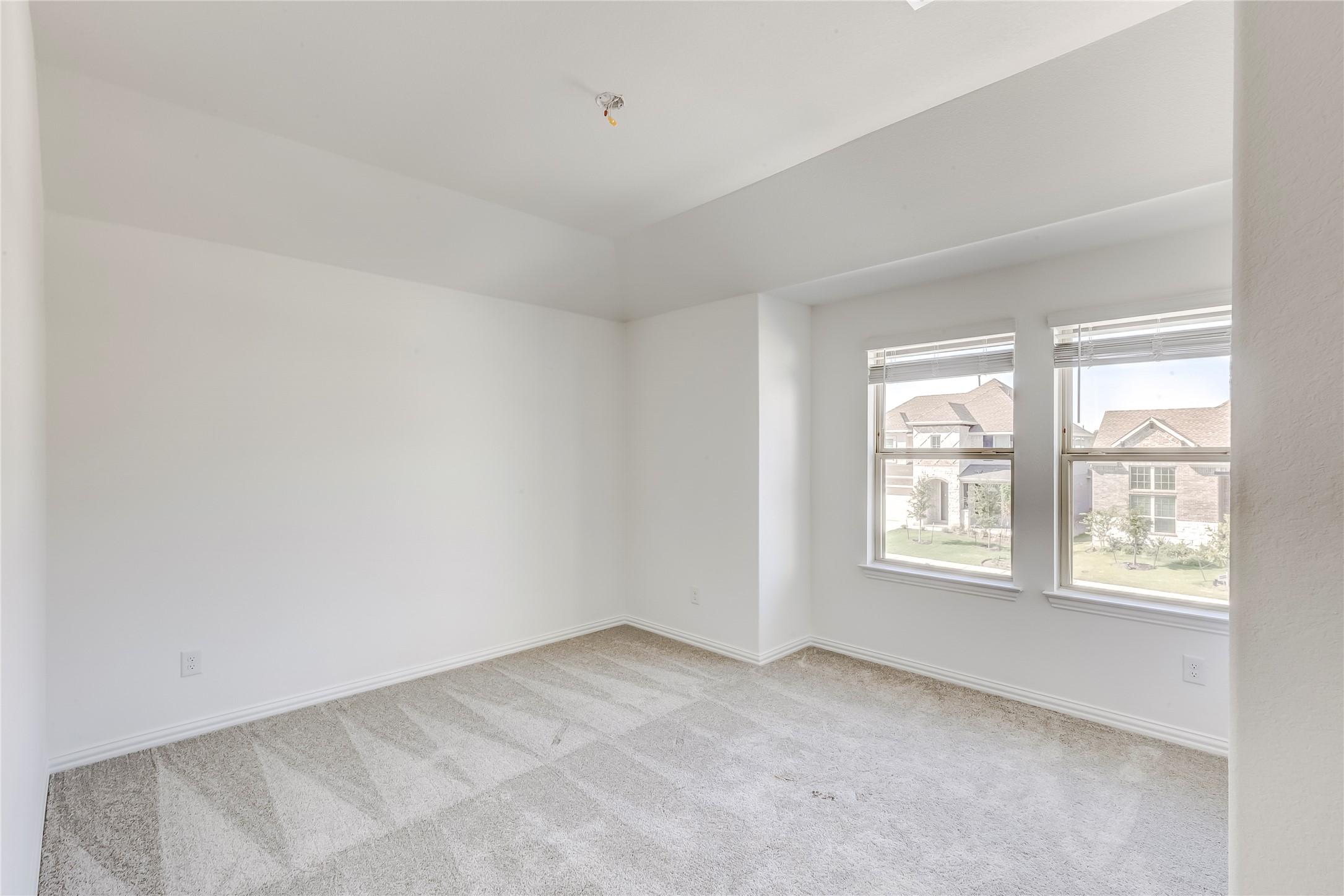 920 Old Gdn Road Leander, TX 78641 - Photo 31 of 39 Spare room featuring carpet and baseboards