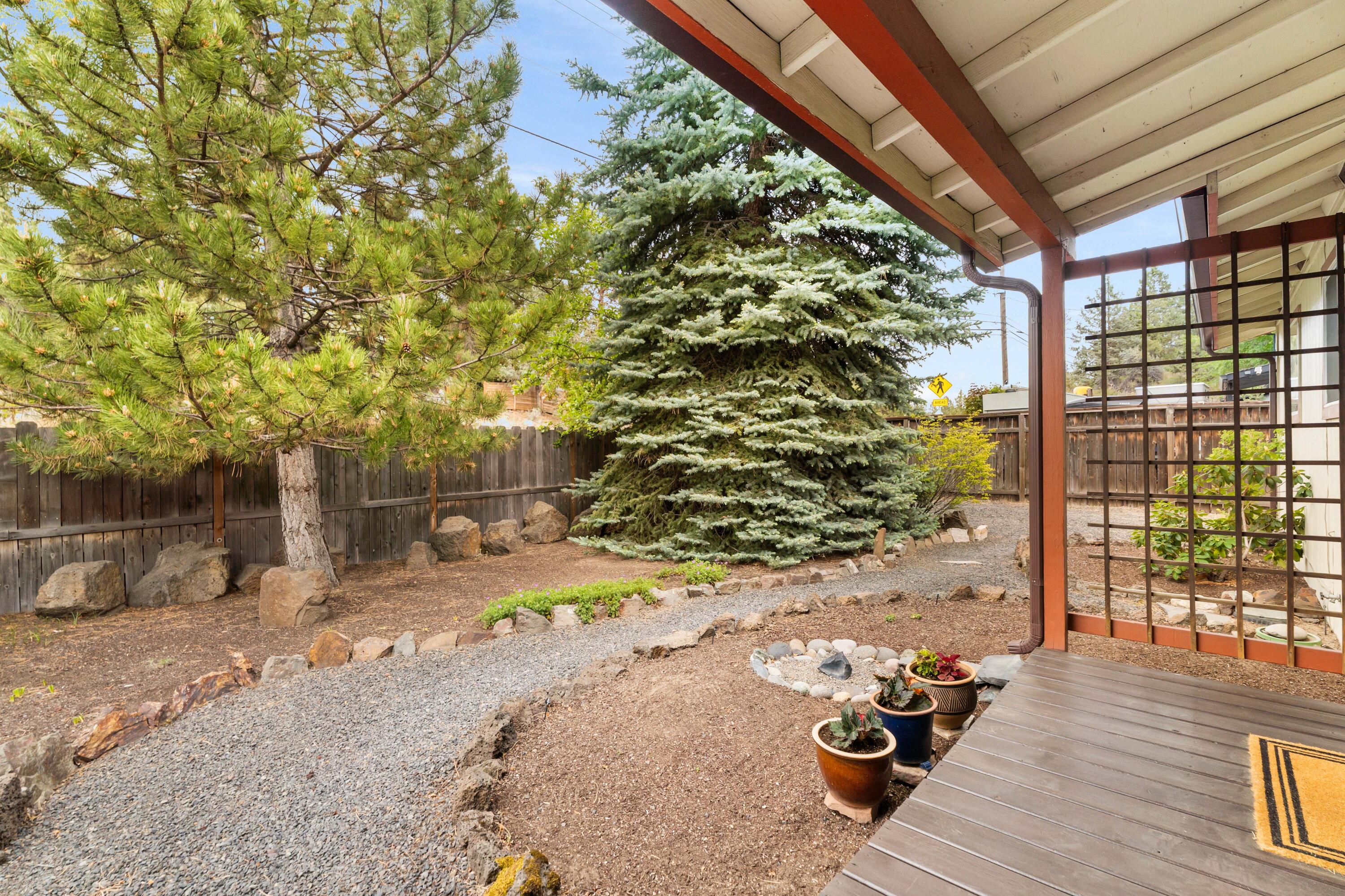 1627 Northeast Bear Creek Road Bend, OR 97702 - Photo 4 of 46 .
