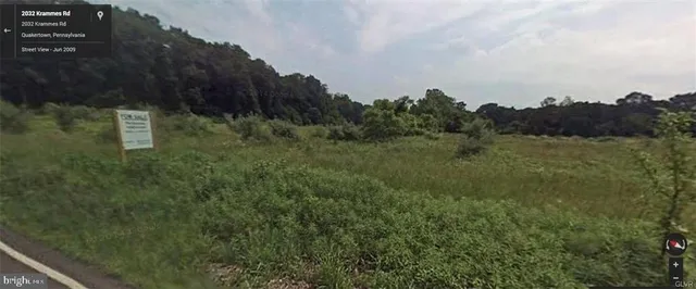 a view of a back yard