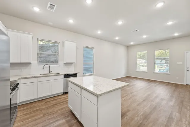 $1,500 | 8687 Sassafras, Willis, TX 77318