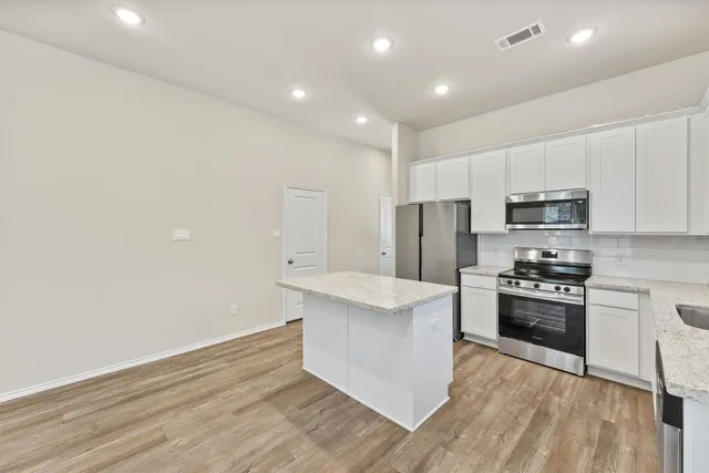 $1,500 | 8687 Sassafras, Willis, TX 77318