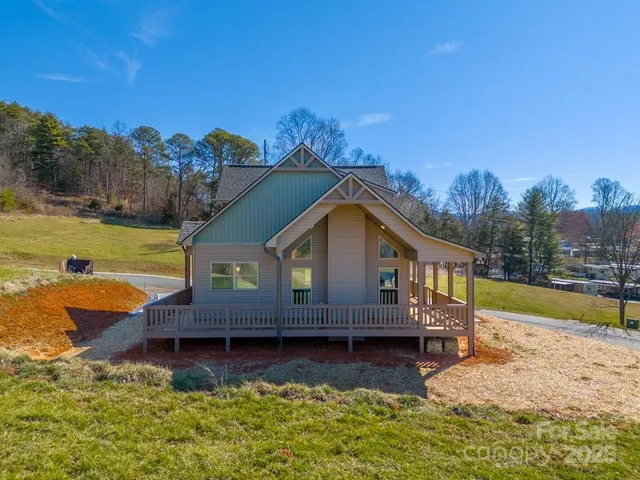 $485,000 | 50 Fairview Street, Franklin, NC 28734