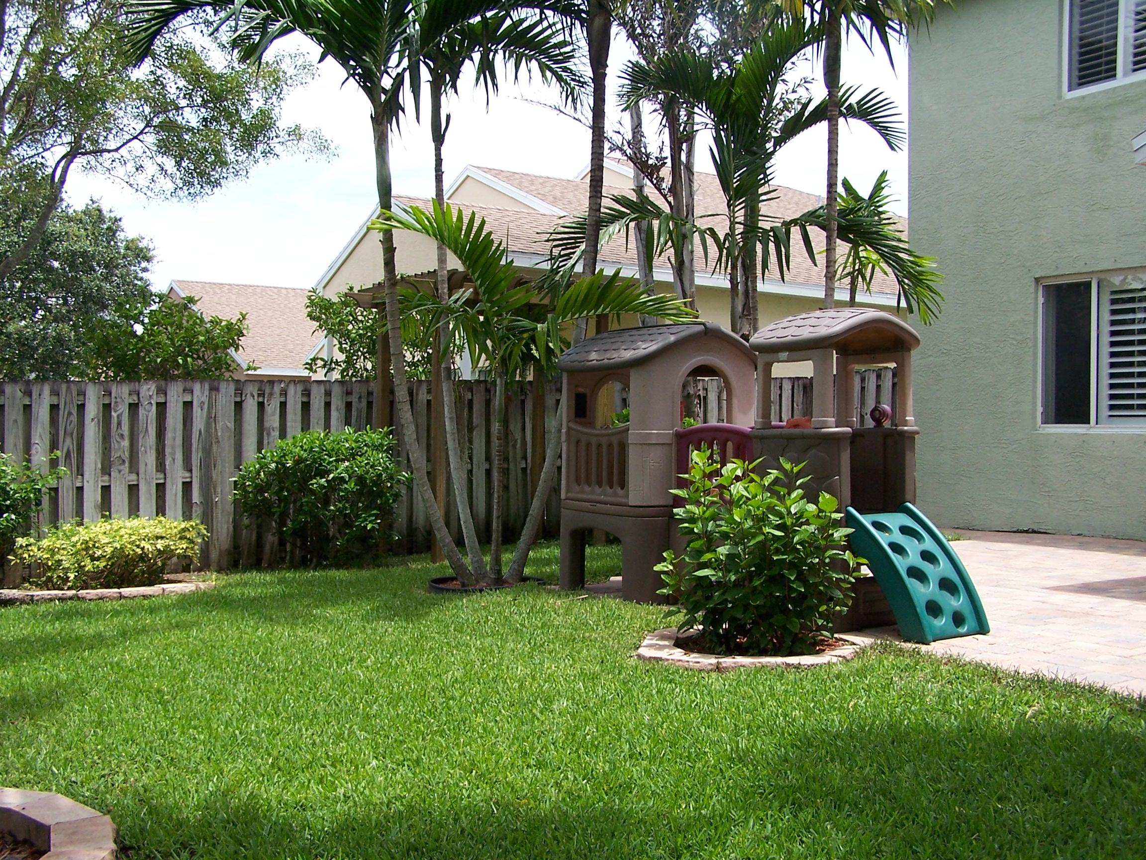 2486 Southeast Springtree Place Stuart, FL 34997 - Photo 3 of 43 100_3711