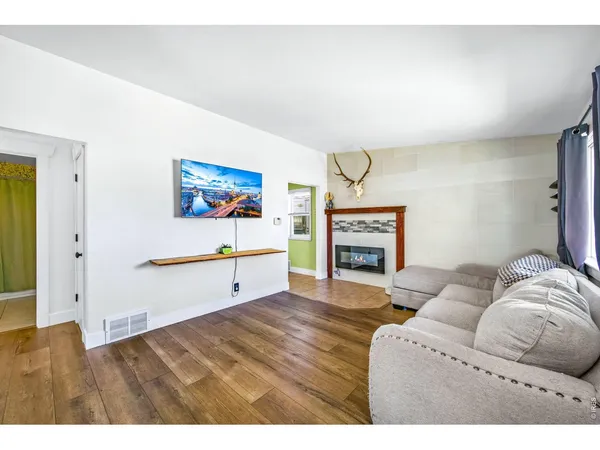 $369,900 | 132 East 22nd Street, Loveland, CO 80538