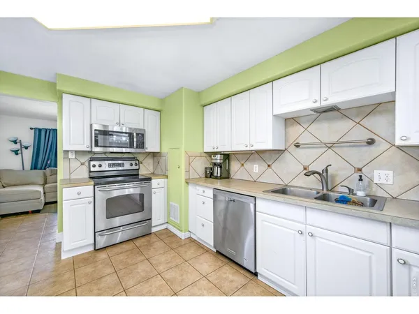$369,900 | 132 East 22nd Street, Loveland, CO 80538