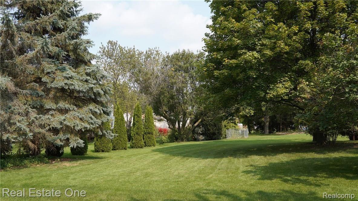 1672 Dancer Drive Rochester, MI 48307 - Photo 25 of 25 DSC05860.JPG