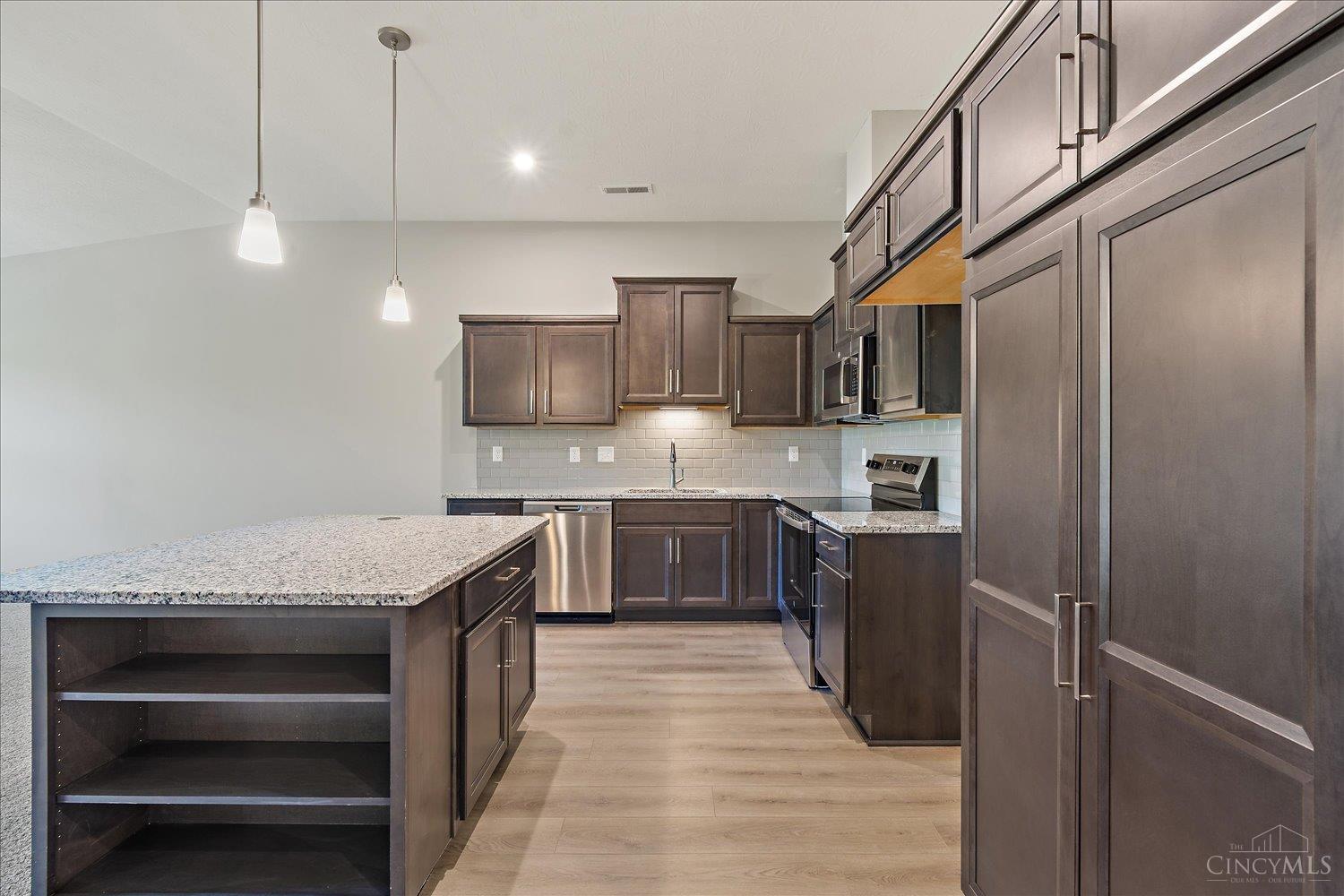 541 Tradition Ridge, Unit 81302 Cincinnati, OH 45245 - Photo 3 of 34