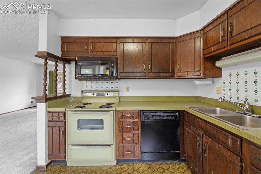 4930 Crimson Circle South Colorado Springs, CO 80917 - Photo 9 of 35